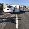 Тайвань: Tesla Model 3 в режиме автопилота врезается в грузовик, лежащий на дороге