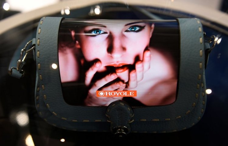 Louis Vuitton представил роскошную коллекцию сумок с гибкими дисплеями AMOLED