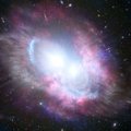 Два квазара ярко сияют в центре галактического слияния