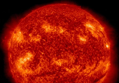 Отключения электроэнергии и ослепительное северное сияние: Солнце в полном разгаре с новой вспышкой X-класса