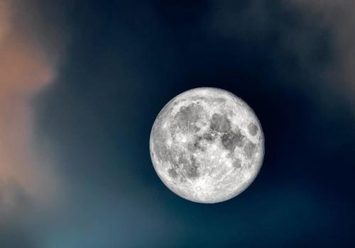 Открытие потенциального источника энергии и нового минерала на Луне