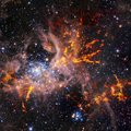 Бурное звездообразование на новом изображении туманности Тарантул