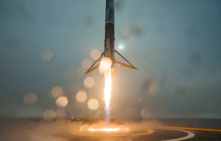 SpaceX запустила и посадила три ракеты за три дня