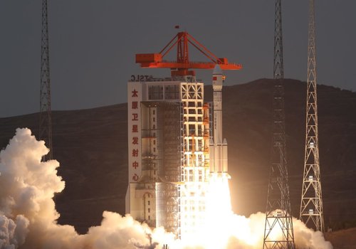 Китай впервые запустил ракету Чанчжэн-6A с твердотопливным ускорителем