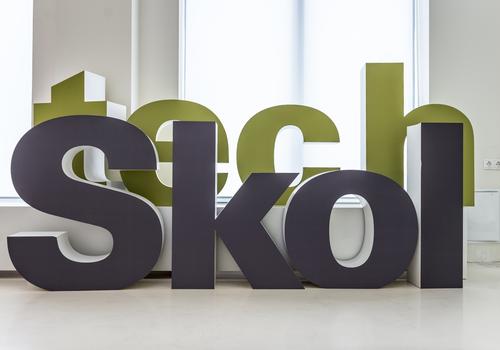 В «Сколтехе» запустили в производство первую отечественную базовую станцию 5G
